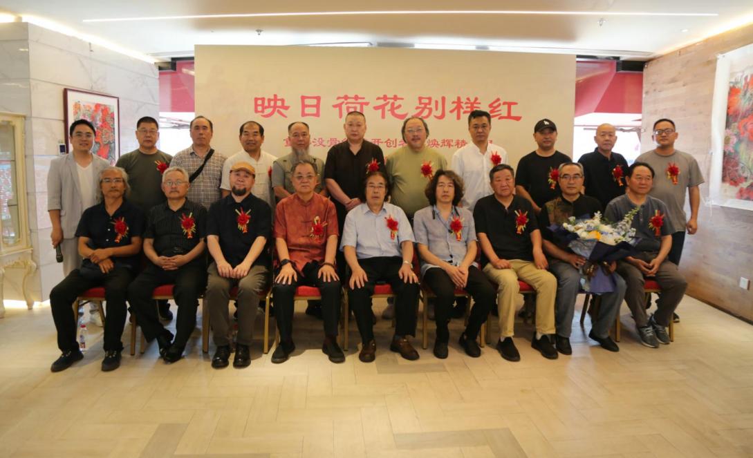 “映日荷花别样红——李焕辉没骨红荷艺术展”在北京鸟巢盛大开幕
