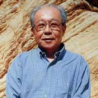 李巍